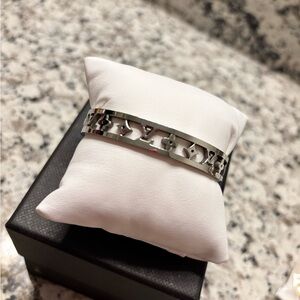 Chic Silver Cut-Out Bracelet